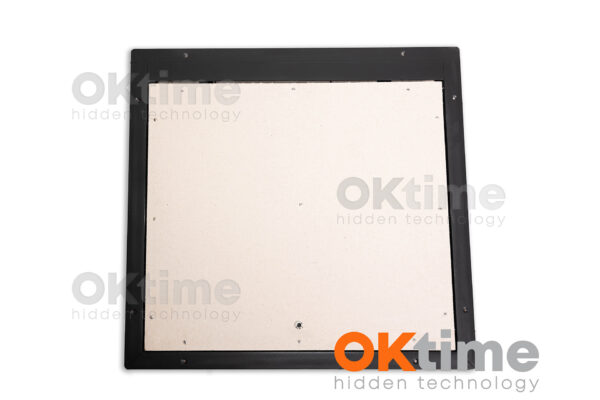 Zamknięty właz podłogowy 80×80 cm – widok od góry