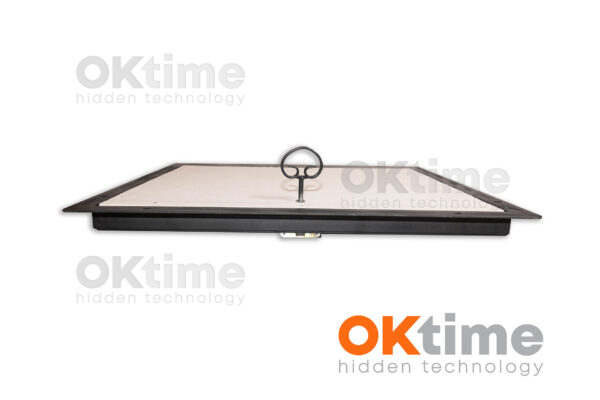 Zamknięty właz podłogowy OK Time 80×80 cm z kluczem na powierzchni