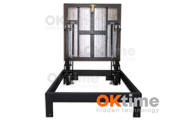 Widok włazu 60x60 cm od spodu – stalowa rama i konstrukcja dolna